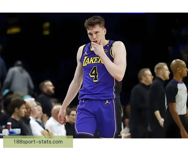 南湾湖人大胜毒蛇进西决 克内克特24分13篮板领衔胜利